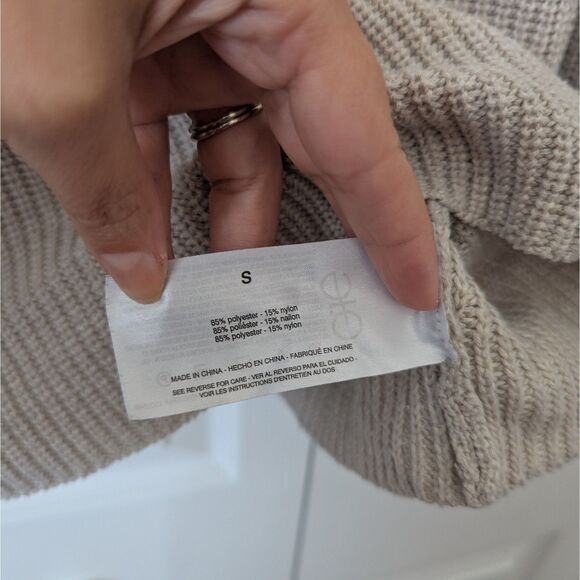 Jessica Simpson Long Sleeve Sweater | Women’s Small | Beige | Soft & Stylish - Picture 3 of 4